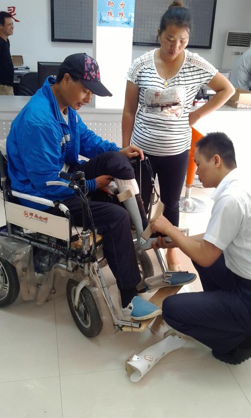 福安市残联免费为贫困残疾人装配假肢矫形器